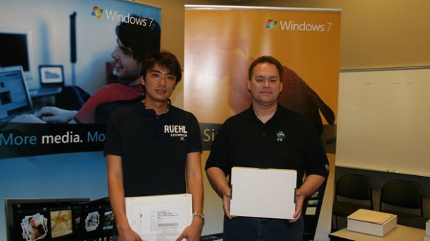 On right is Sean Kovacs, HP DTO Onsite Engineer. On the left is Titan Fang, HP Systems Engineer.