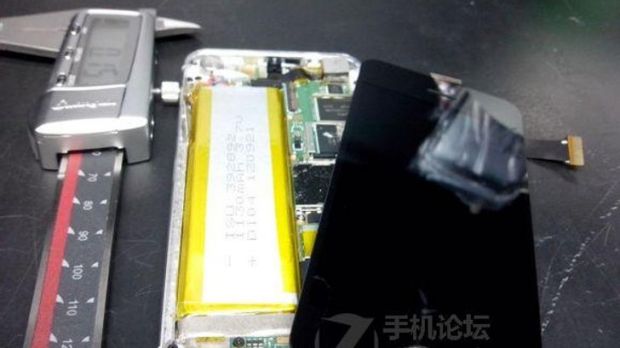 Alleged iPhone 5S leak (display assembly)