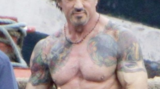 Sylvester Stallone unveils his ripped torso in Brazil, shooting for “The Expendables”