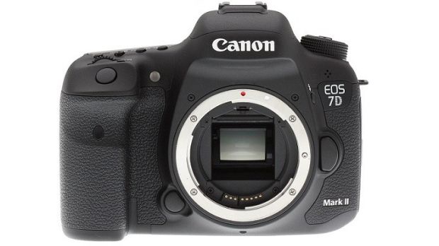 Canon EOS 7D Mark II used to shoot a sky dive