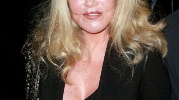 Jocelyn Wildenstein, “Cat Woman,” steps out for dinner, seems to have had even more work done