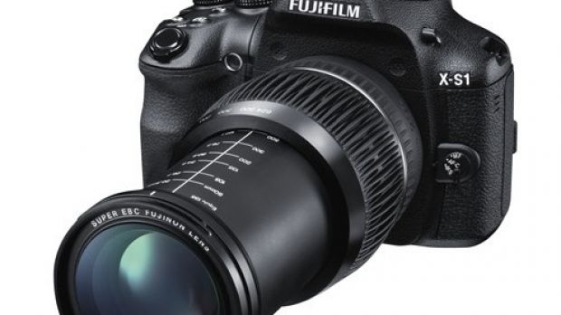 Fujifilm’s DSLR-Like X-S1 super-zoom digital camera