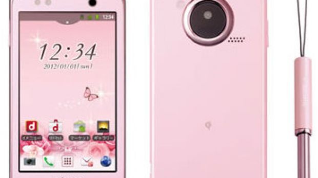 Fujitsu ARROWS Kiss F-03D Android Phone Is Here for the Ladies