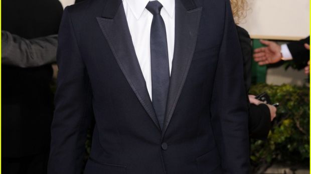 Robert Pattinson rocks red hair on the red carpet at the 2011 Golden Globes