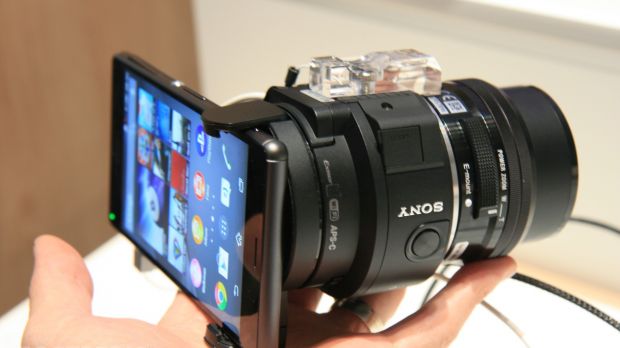 Sony ICLE-QX1 E-Mount Interchangeable lens camera attached to a smartphone