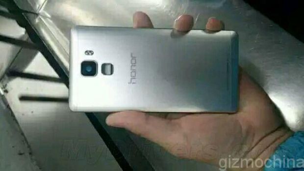 Huawei Honor 7 shows fingerprint scanner