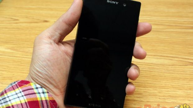 Sony Xperia ion LT28i (front)
