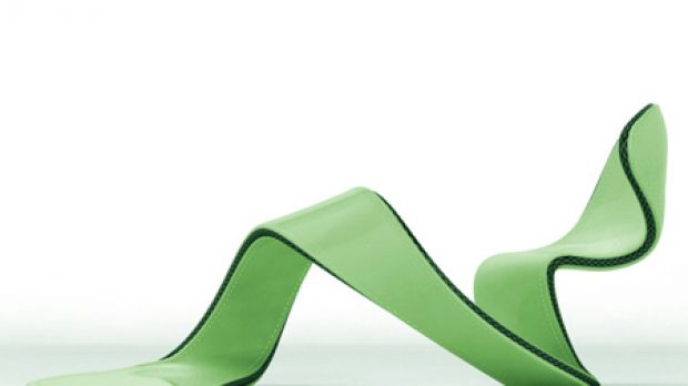 British architect John Hakes creates the Mojito, the shoe that renders the impression of walking on air
