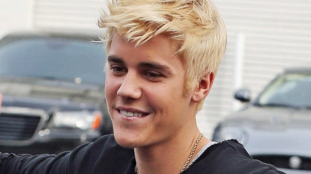 Justin Bieber has platinum blonde hair right now
