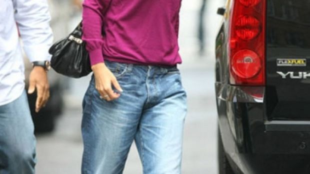Katie Holmes brings the '80s back with the baggy rolled-up jeans