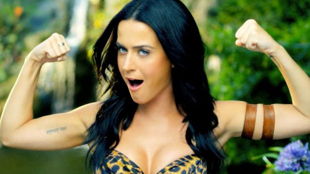 Katy Perry flaxes her digital muscles against Australia paparazzi