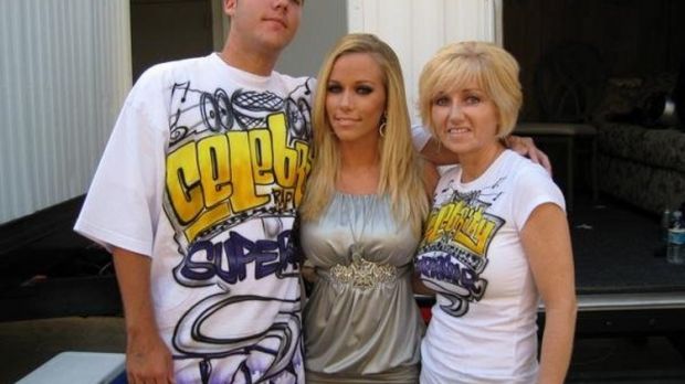 Kendra Wilkinson has managed to anger her brother and mother by reconnecting with their estranged father and paying him to be on the show