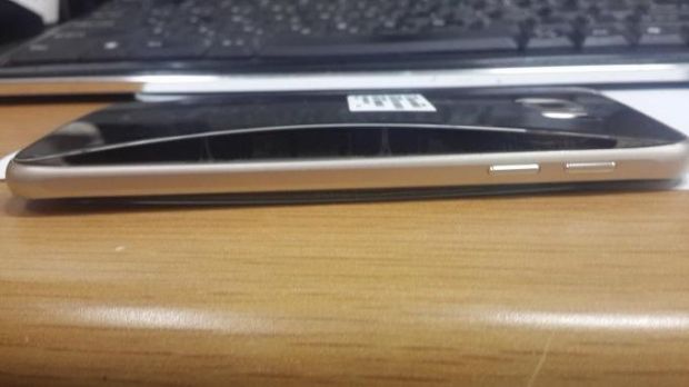 Samsung Galaxy S6 arrived with swollen battery
