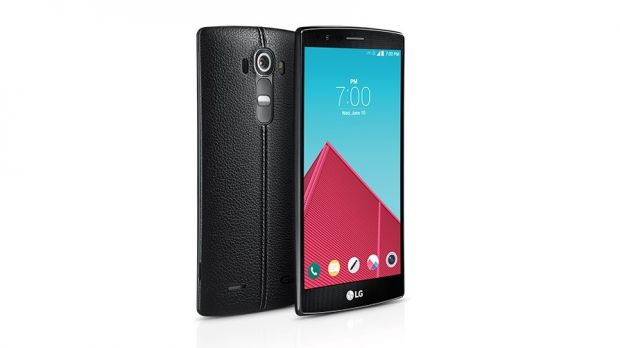LG G4 in black leather