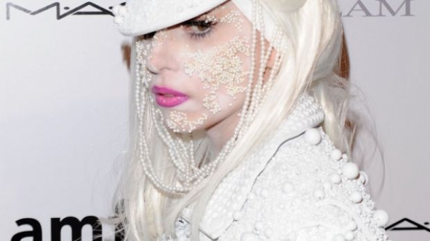Lady Gaga covered herself in pearls for the amfAR New York Gala