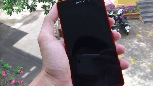 Red Sony Xperia Z1