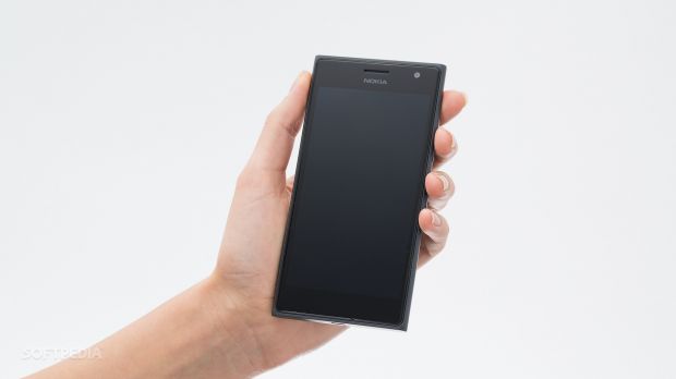 Lumia 735 display