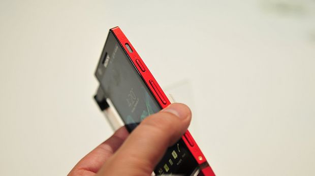 Sony Xperia P in Red