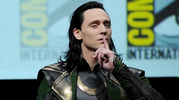 Tom Hiddleston surprises Comic-Con audiences by dropping in in Loki costume
