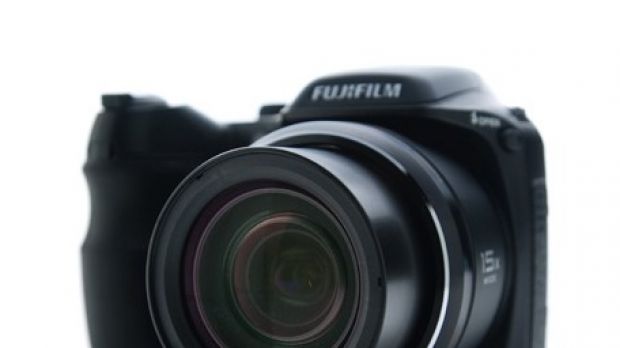 The FujiFilm FinePix S2000HD - front view