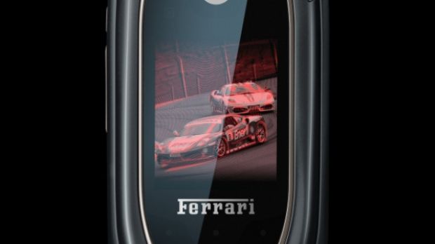 Motorola i897 Ferrari Black (front closed)