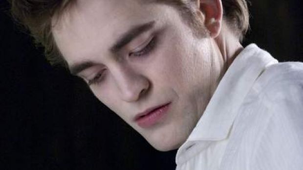 New, behind-the-scenes photo from “New Moon”