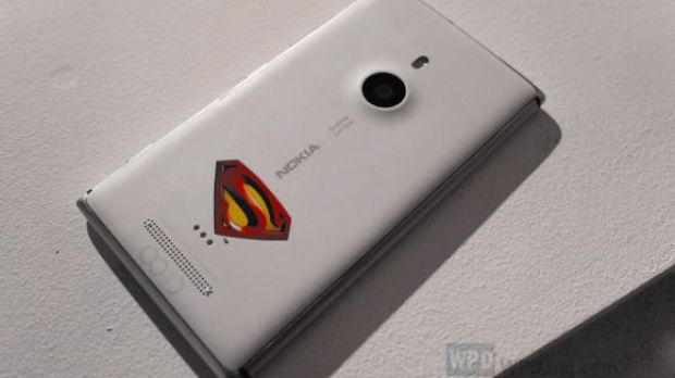 Nokia Lumia 925 Superman Limited Edition