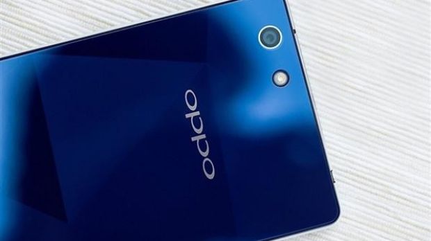Oppo R1C back view