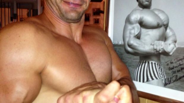 Wladimir Klitschko tries his hand at a Schwarzenegger impersonation