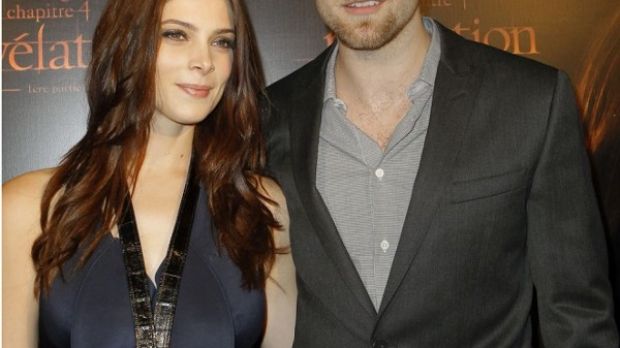 Ashley Greene and Robert Pattinson bring “Breaking Dawn Part 1” to Paris