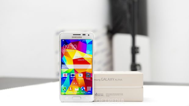 Samsung Galaxy Alpha frontal image with box