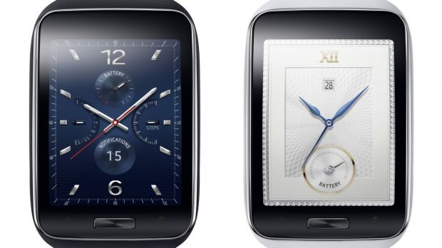 Samsung Gear S in white and black