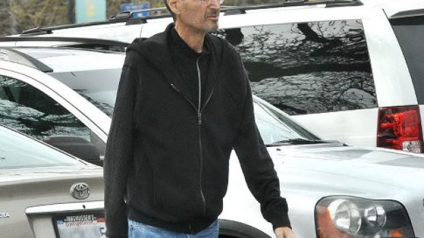 Steve Jobs spotted walking into a Palo Alto restaurant