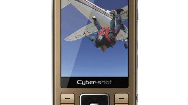 Sony Ericsson C905 Cyber-shot front closed