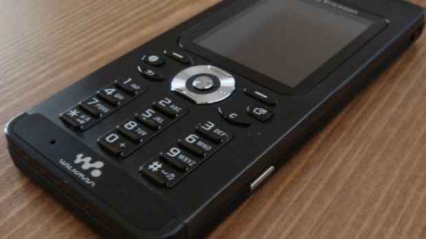 Free Sony Ericsson W880i Black Phone and Nintendo Wii