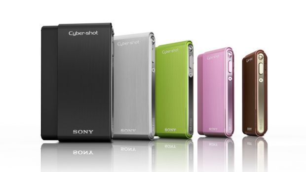 The various Sony Cyber-shot T77 models