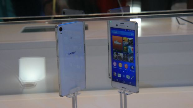 Sony Xperia Z3 (back and front)