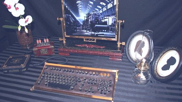 Dave Veloz's Steampunk Mac mini complete with keyboard and monitor remake