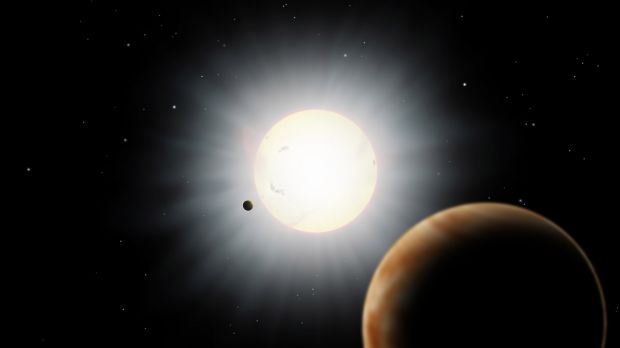 Artist rendition of the HAT-P-7 system; HAT-P-7 is the central star, the newly found HAT-P-7c exoplanet is in the foreground, the retrograde HAT-P-7b is near the center star and the small companion star HAT-P-7B is in the upper right corner