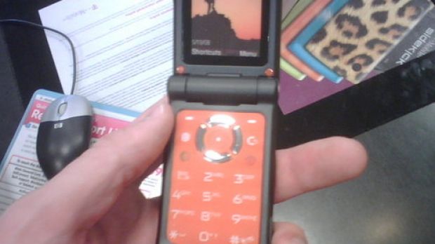 Motorola W450 in orange