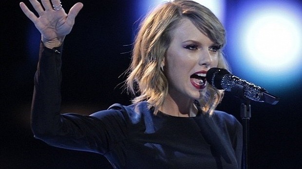 Taylor Swift performs new single “Blank Space” on The Voice