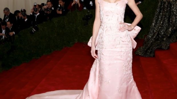 Taylor Swift in a gorgeous pink Oscar de la Renta gown