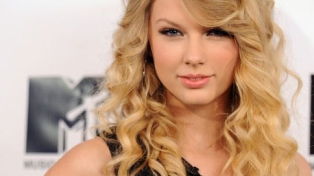 Taylor Swift is favorite female celebrity of 2009, fans say in online poll