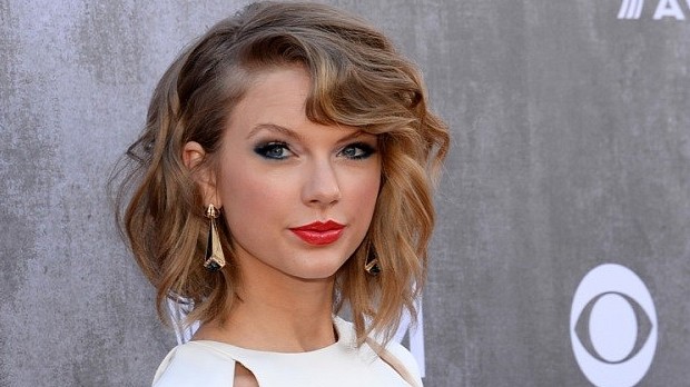 Taylor Swift celebrates 25th birthday with A-list friends
