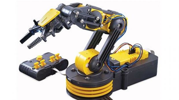 The Edge Robotic Arm Kit needs no soldering and takes around 2 hours to build