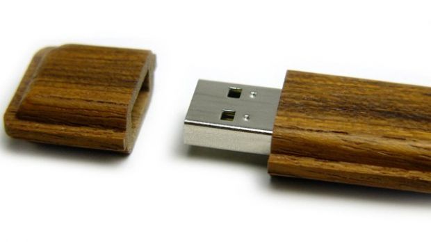 Nifty craftsmanship for the Hacoa Monaca Wood USB