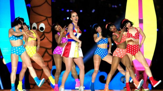 Katy Perry and her backup dancers bring the beach to the Super Bowl 2015 with Halftime performance