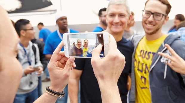 Tim Cook takes a picture in the Palo Alto Apple Store