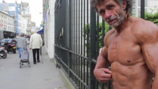 Homeless man in Paris is a bodybuilding enthusiast