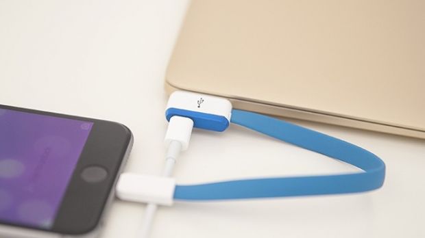InfiniteUSB-C pluged in MacBook Air